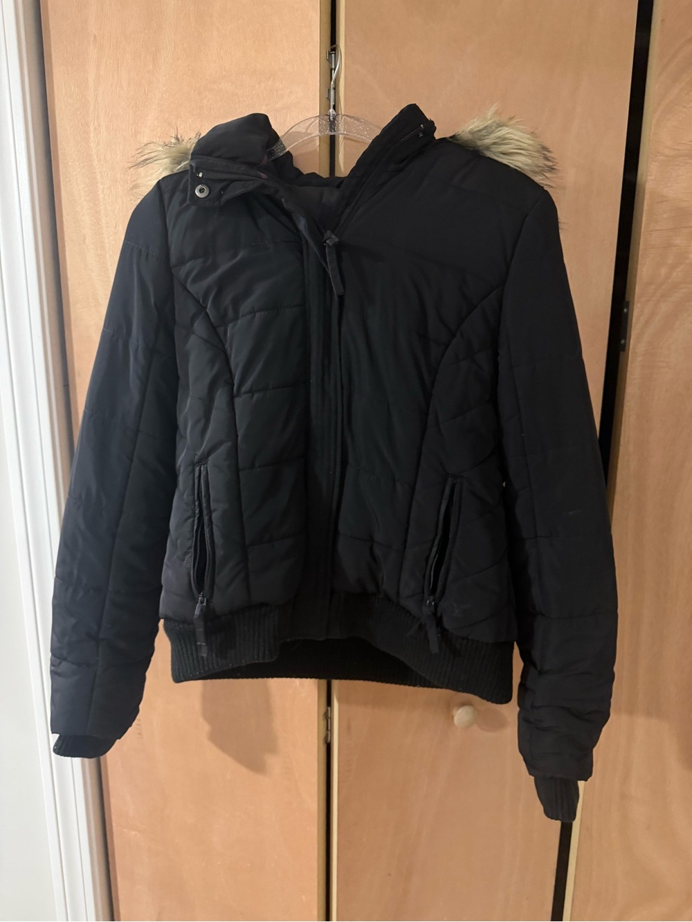 American Eagle Outfitters Y2K - Black Hooded Cropped Puffer Jacket - Picture 4 of 7